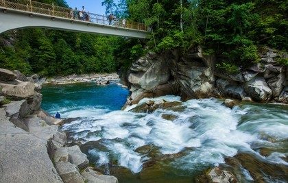 В Яремче дитина впала у водоспад, – матір кинулася за нею