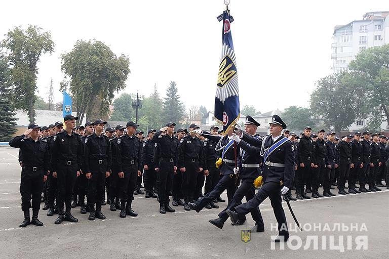 Честь, сумлінність, справедливість: майбутні поліціянти урочисто відзначили День знань (ФОТО)