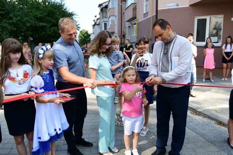 Капітально відремонтовану вулицю Карпатської Січі презентували франківцям (ФОТО)
