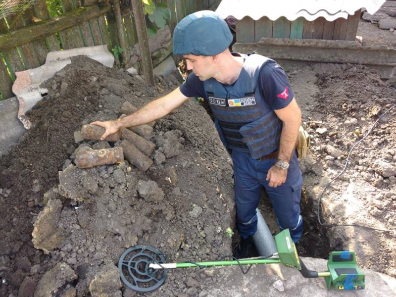 Прикарпатські піротехніки знищили боєприпаси часів ІІ Світової війни (ФОТО)