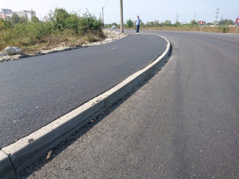 У Микитинцях за кілька днів з польового шляху зробили нову дорогу (ФОТО)