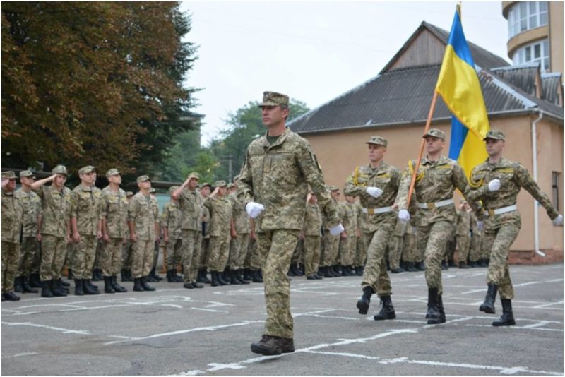 Прикарпатські військові пояснили, чому не варто боятися йти в армію