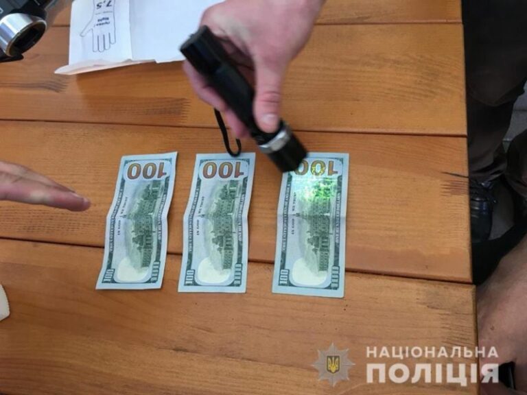 Франківський посадовець за хабар “робив” з призовників – студентів (ФОТО)
