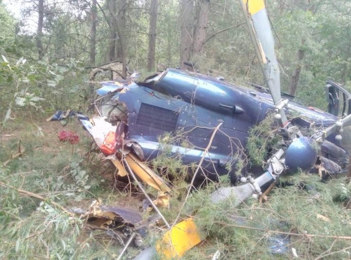 У Києві на Трухановому острові впав вертоліт (ФОТО, ВІДЕО)