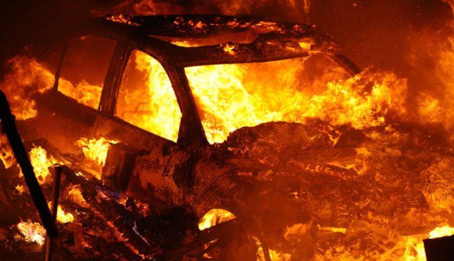 Люксовий позашляховик горів на Калущині