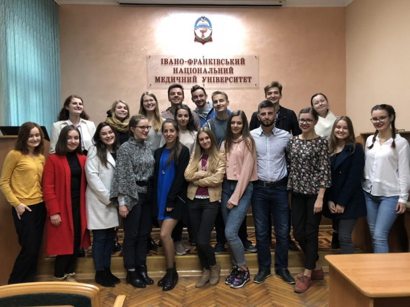 Студенти ІФНМУ вивчають англійську за переглядом серіалів на медичну тематику (ВІДЕО)