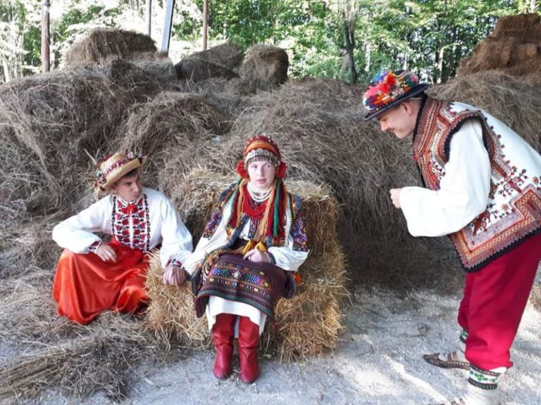 Коломийська молодь з інвалідністю знялась у фотосесії до Дня українського козацтва (ФОТО)