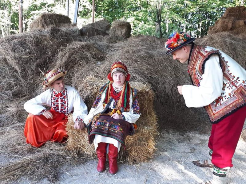 Коломийська молодь з інвалідністю знялась у фотосесії до Дня українського козацтва (ФОТО)
