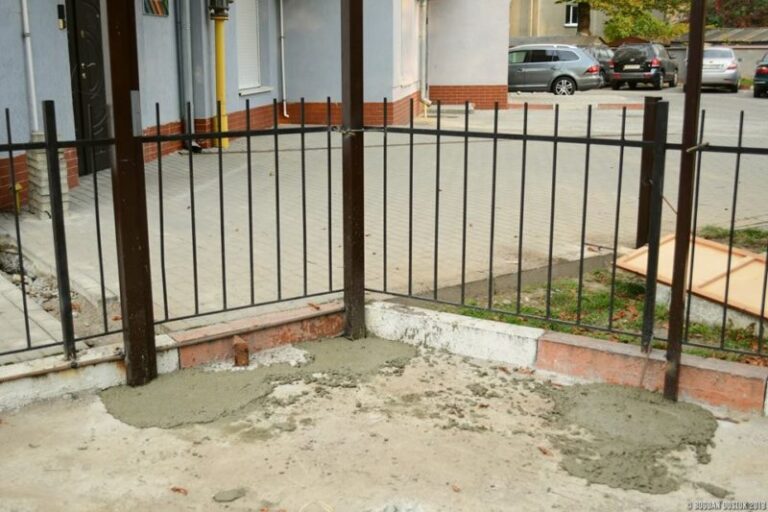Огорожа, ворота й антивандальні камери. Як у Франківську реалізовують проект “Бюджету участі” (ФОТО)
