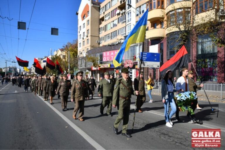 У Франківську врочистою ходою пройшли ветерани УПА та військовослужбовці (ФОТО)
