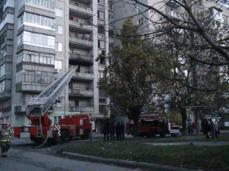 Під час ранкової пожежі у Пасічній евакуювали чотирьох людей (ФОТО)