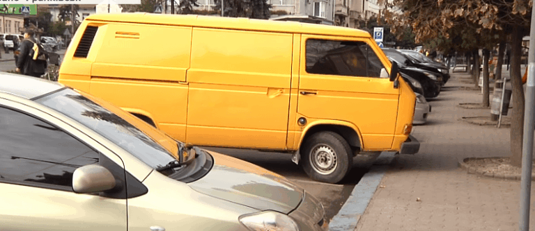 Жорсткіші правила, більші штрафи та інспектори паркування: як у Франківську реформують сферу паркінгу (ВІДЕО)