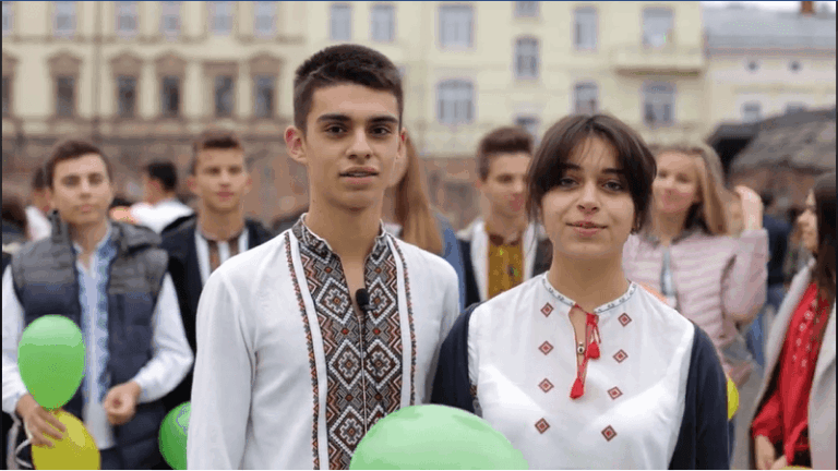 Франківські школярі у зворушливому ролику привітали педагогів із Днем вчителя (ВІДЕО)