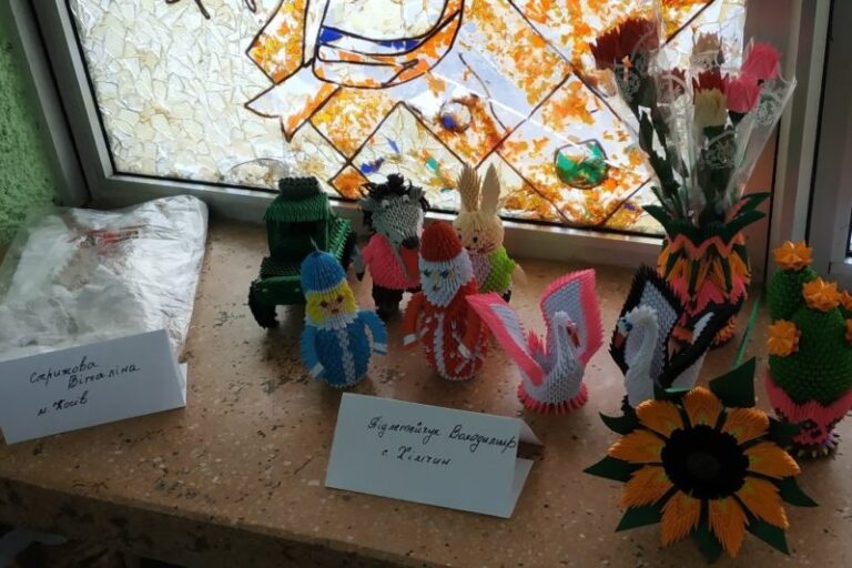 Тіньова мініатюра, рукоділля, співи й танці. На Прикарпатті провели фестиваль творчості людей з інвалідністю (ФОТО)