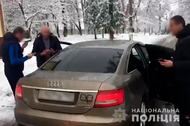 У Калуші троє з машини на російських номерах побили атовця