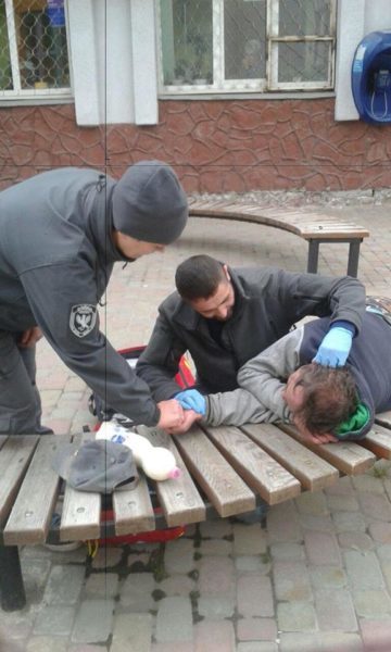 У Франківську муніципальний вартовий витяг з того світу чоловіка (ФОТО)