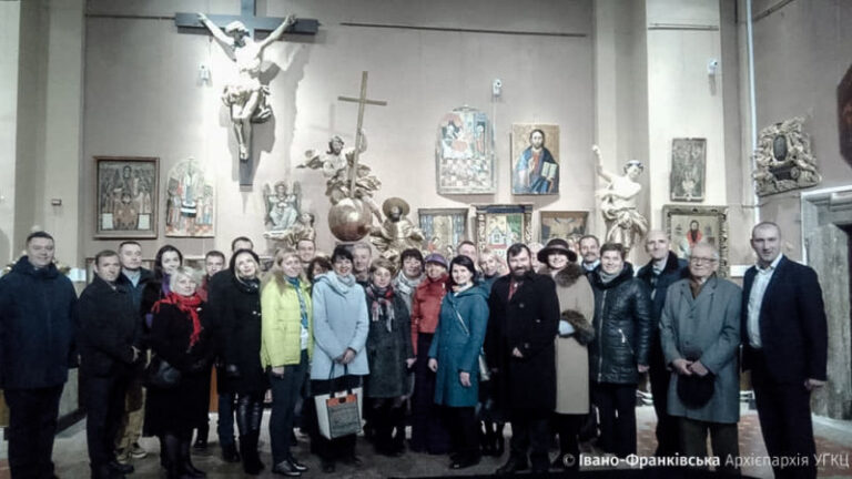 Франківські сім’ї побували на відкритій лекції в музеї мистецтв (ФОТО)