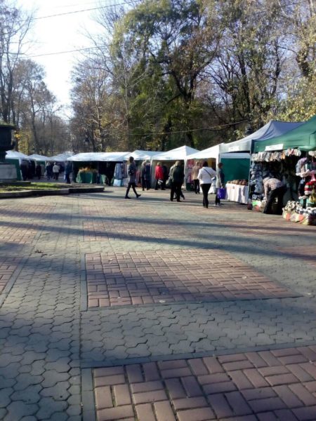 Франківців кличуть на ярмарок одягу і взуття українського виробника (ФОТО)
