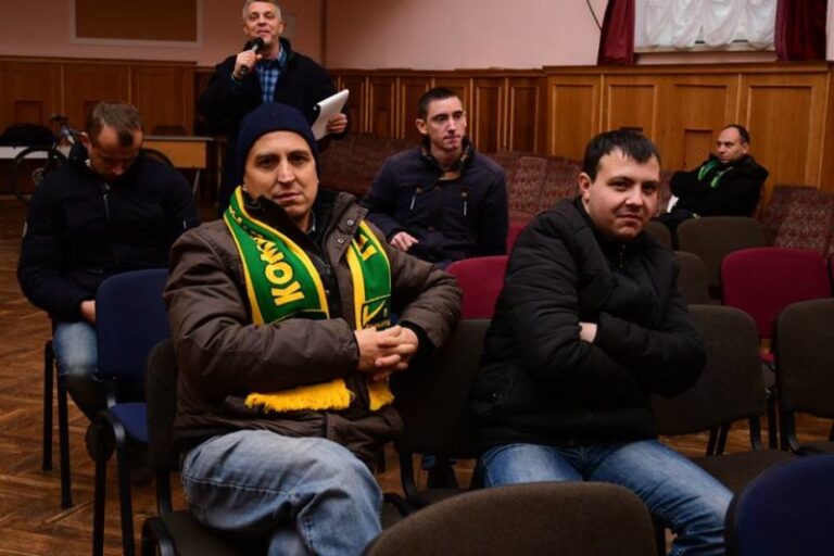 Як франківці у фан-зоні дивилися останню гру “Прикарпаття” в 2018 році (ФОТО)
