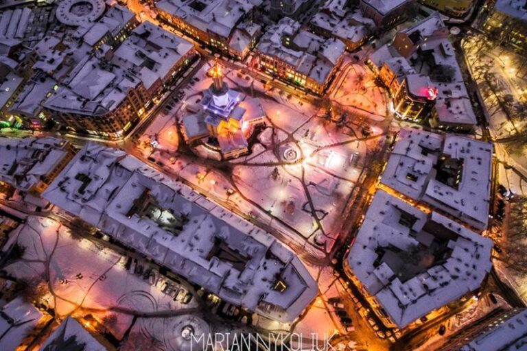 Вражаючий вечірній Івано-Франківськ з неба (ФОТО)
