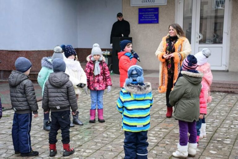 На нещодавно відремонтованій франківській вулиці відгуляли Свято родини (ФОТО)