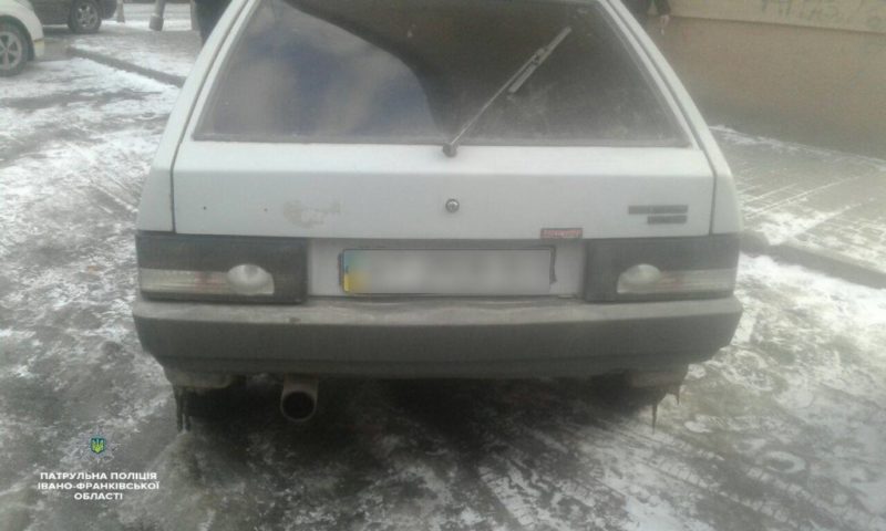 У Франківську нетверезий водій намагався втекти від патрульних на автомобілі та ногами (ФОТОФАКТ)