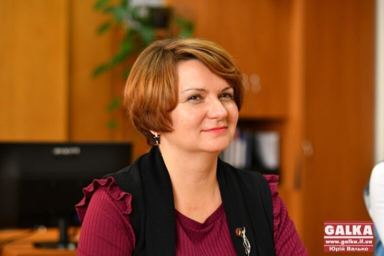 Слово на сесії в парламенті отримую часом і жіночою хитрістю, – нардеп Савчук