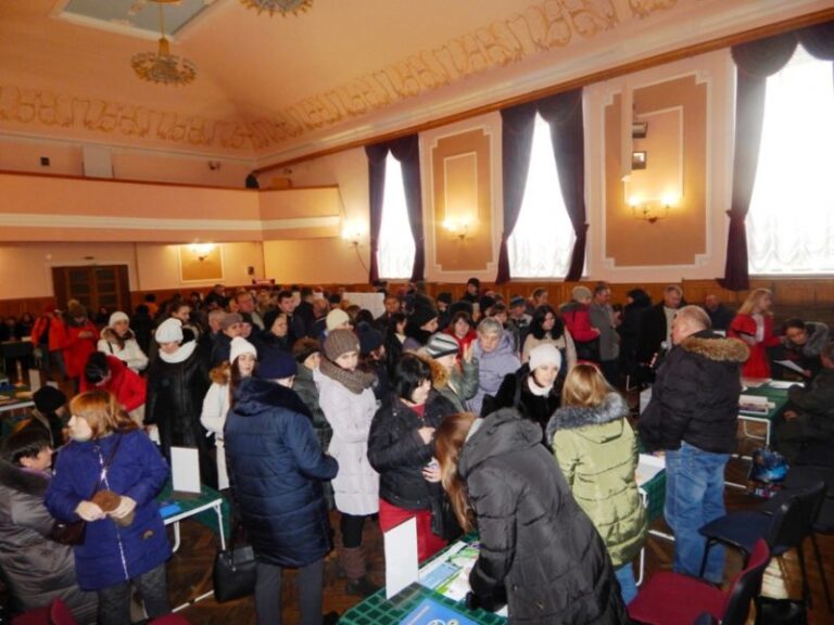Понад 300 безробітних франківців відвідали ярмарок вакансій (ФОТО)