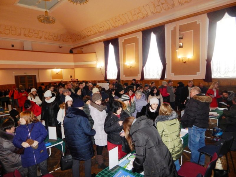 Понад 300 безробітних франківців відвідали ярмарок вакансій (ФОТО)