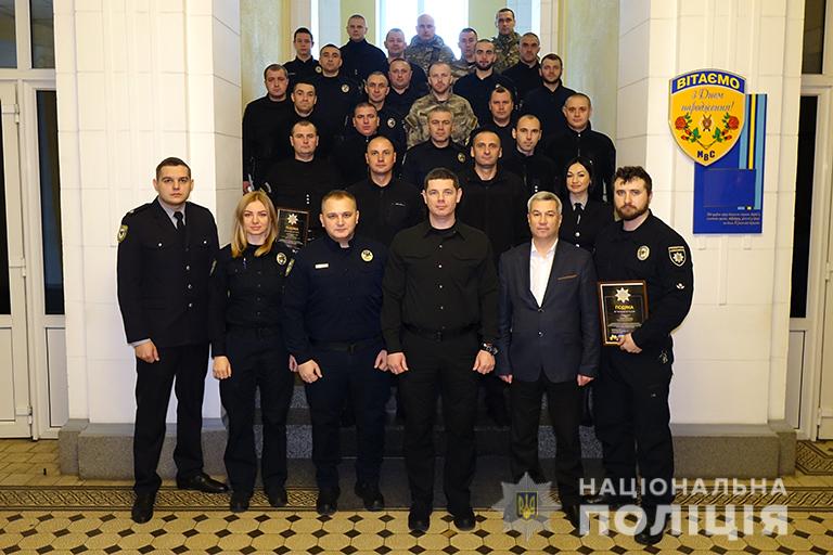 За сумлінну службу найкращі поліціянти області отримали гроші і подяки (ФОТО)