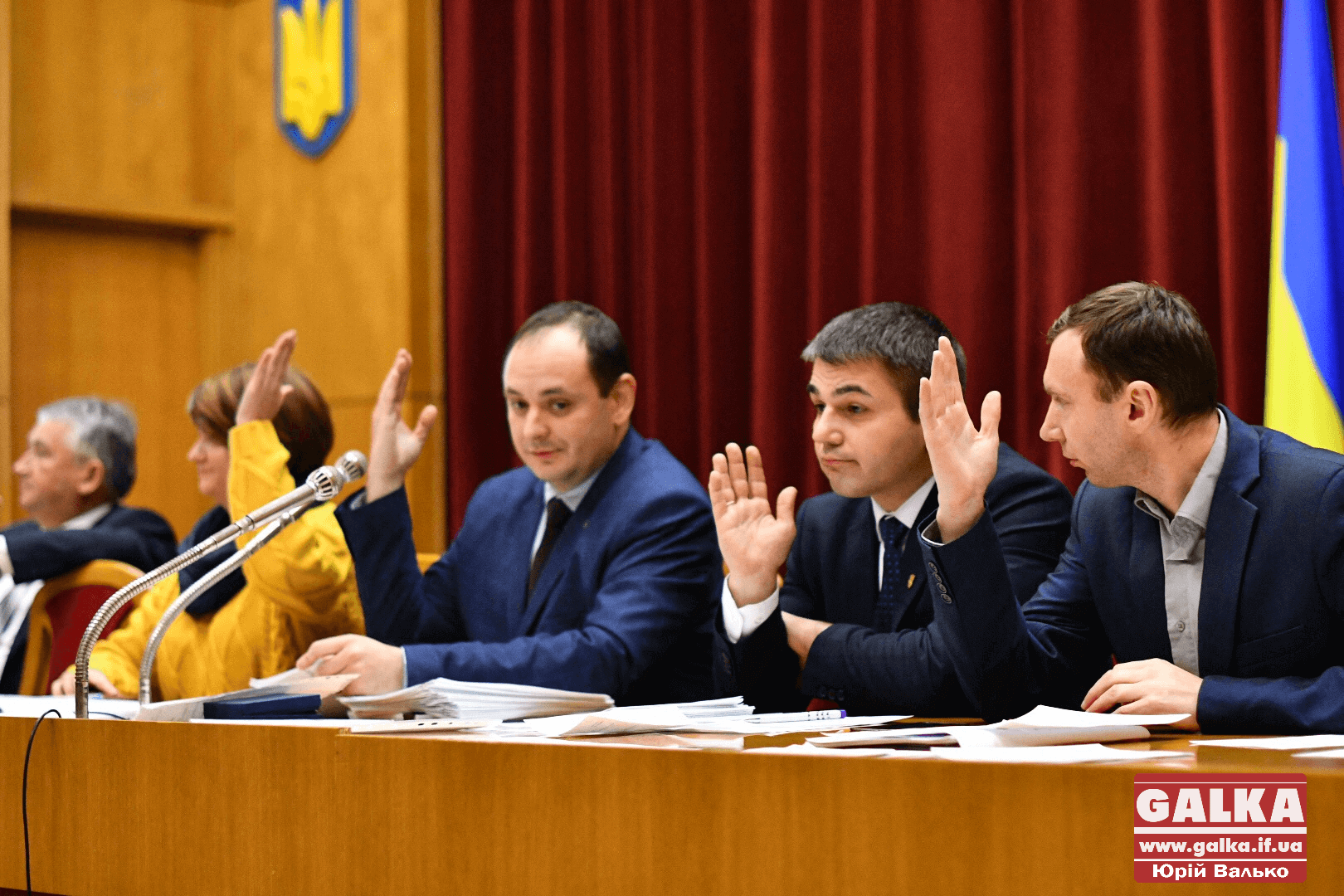 На скандальній ділянці біля озера влада встановлює капличку ПЦУ (ВІДЕО, ФОТО)