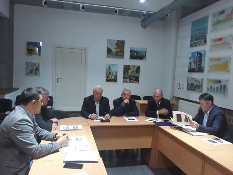 Троє франківських мерів зібралися, аби долучитися до “Літопису громад Прикарпаття” (ФОТО)