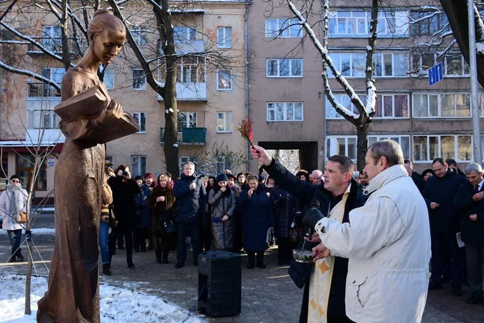 У Франківську урочисто відкрили новий сквер (ФОТО)