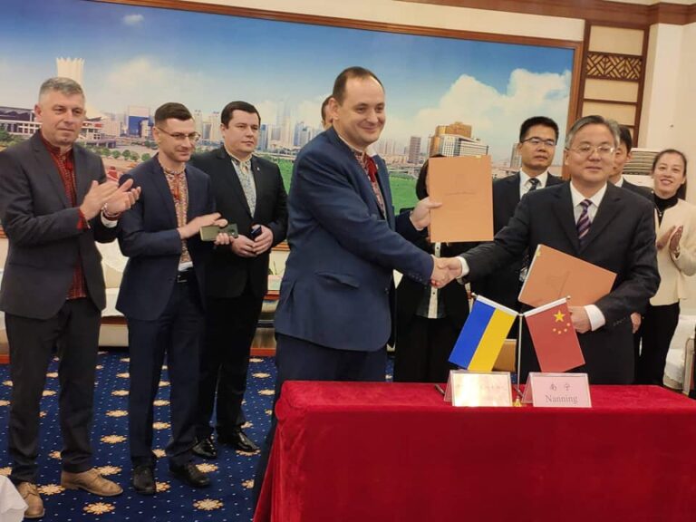 Марцінків створив у Китаї “майже історичний момент” для Франківська (ФОТОФАКТ)