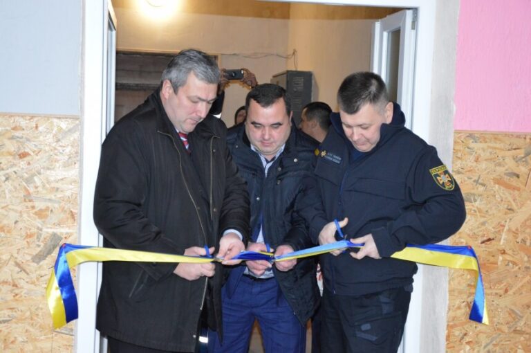 Аби тримати себе у формі надвірнянські рятувальники облаштували спортивний майданчик (ФОТО)