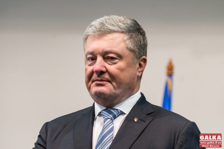 Порошенко передав допомогу прикарпатській родині українського моряка (ВІДЕО)