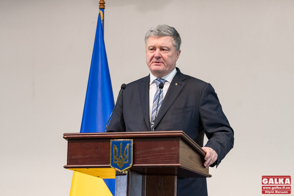 Порошенко повернувся в Україну, на паспортному контролі його зустріли працівники ДБР (ТРАНСЛЯЦІЯ)