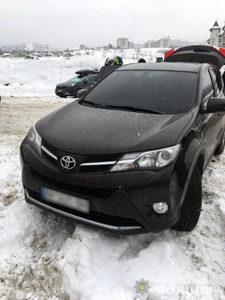 На Прикарпатті “на гарячому” спіймали харків’ян, які обкрадали автомобілі (ФОТО)