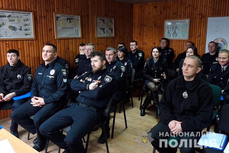 Прикарпатським поліцейським, яких навчали канадці, вручили сертифікати  (ФОТО)