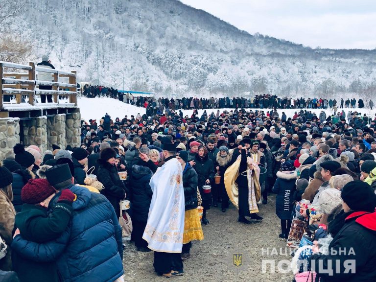 На Франківщині Водохреща пройшло без порушень публічного порядку (ФОТО)