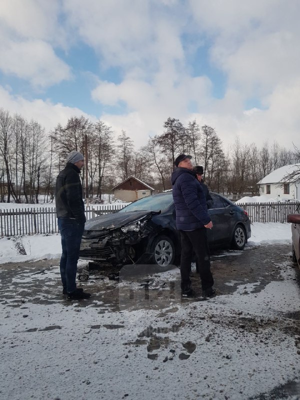 У селі поблизу Івано-Франківська ДТП, рух ускладнений (ОНОВЛЕНО)