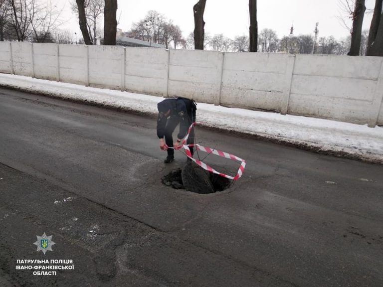 У Франківську через поганий стан доріг трапились п’ять ДТП (ФОТО)