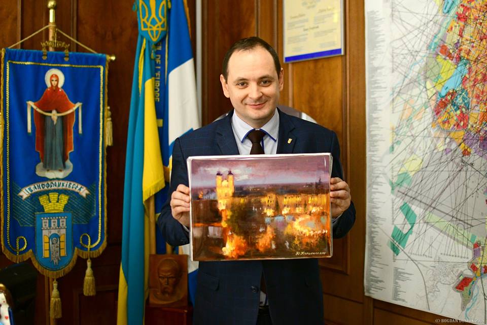 Мер Франківська розігрує картину, яка додасть “атмосферності і теплоти” (ФОТОФАКТ)