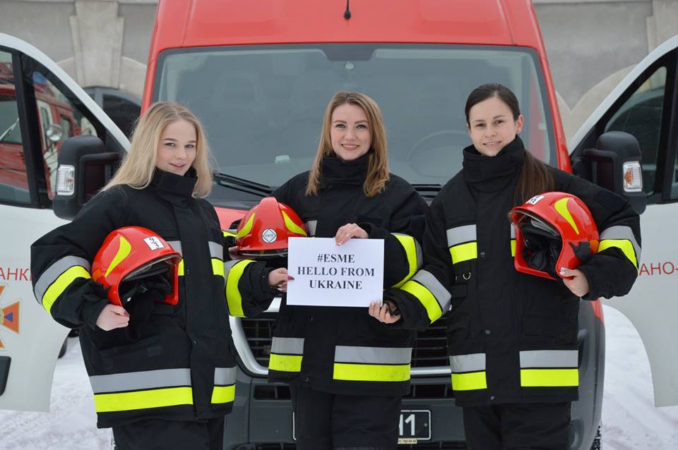Івано-Франківські рятувальниці  долучилися до всесвітнього флешмобу, на підтримку дівчинки з Англії (ФОТО)