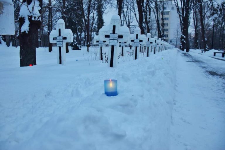 В Івано-Франківську вшанували пам`ять Героїв Крут (ФОТО)