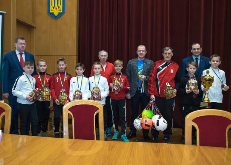 Мер Франківська нагородив школярів, котрі виграли Кубок України з футзалу (ФОТО)