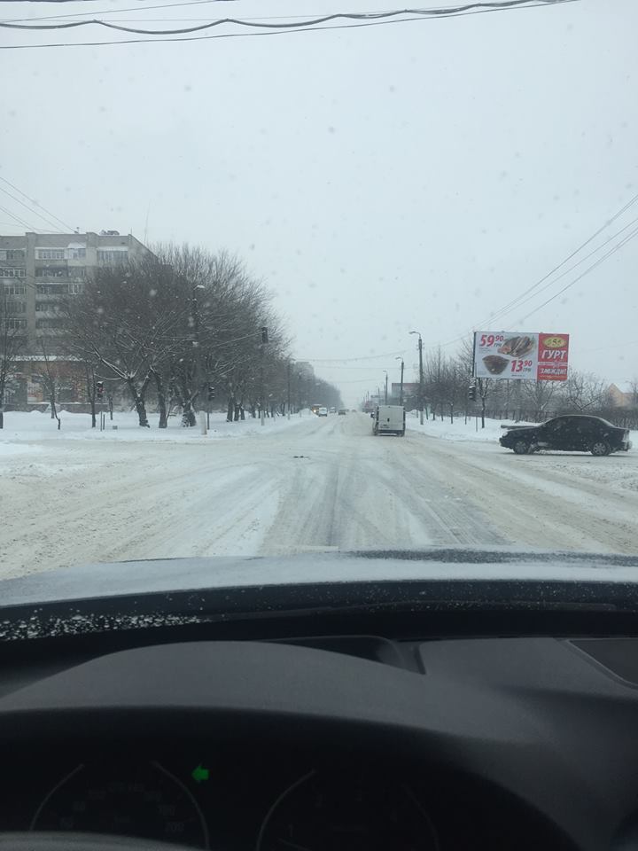 У Калуші люди скаржаться на нерозчищені дороги (ФОТО)
