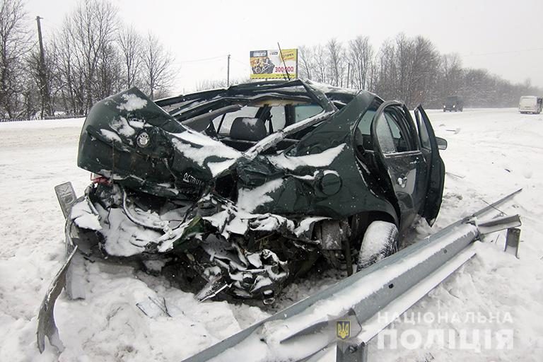 За добу на Прикарпатті сталось 25 аварій: правоохоронці нагадують про складні погодні умови
