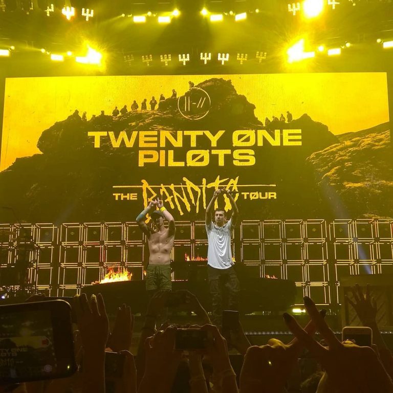 “Екстаз” у жовтих стрічках: як хлопці з Twenty One Pilots запалили Київ (ФОТО, ВІДЕО)