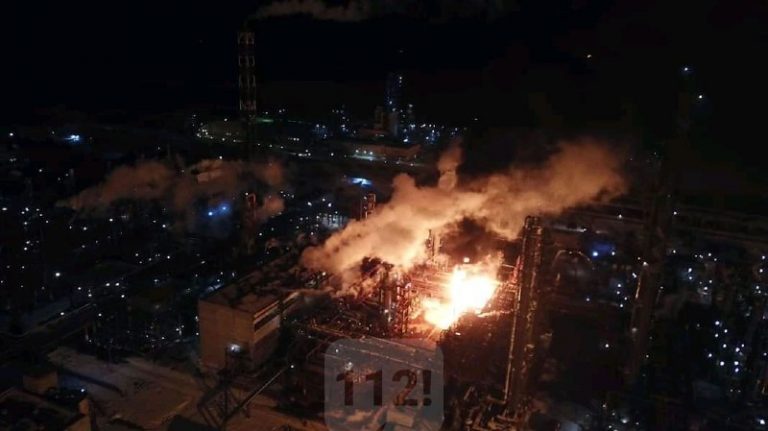 У Калуші вже 12 годин гасять пожежу на нафтохімічному заводі